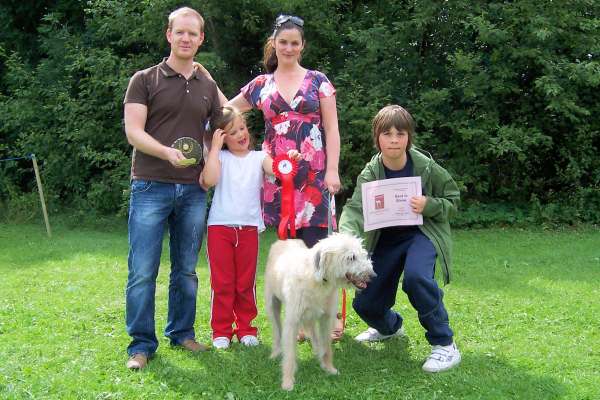 Ralph best in show winner with his family